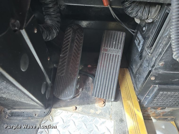 image for item DQ4560 2006 Gillig  G29D102N4 transit bus