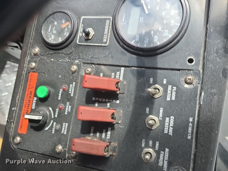 image for item DQ4560 2006 Gillig  G29D102N4 transit bus