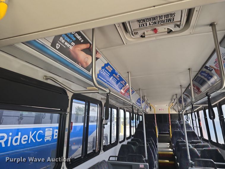 image for item DQ4560 2006 Gillig  G29D102N4 transit bus