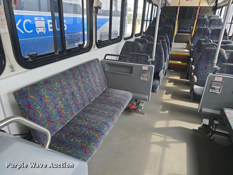 image for item DQ4560 2006 Gillig  G29D102N4 transit bus