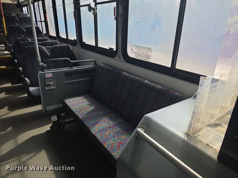 image for item DQ4560 2006 Gillig  G29D102N4 transit bus