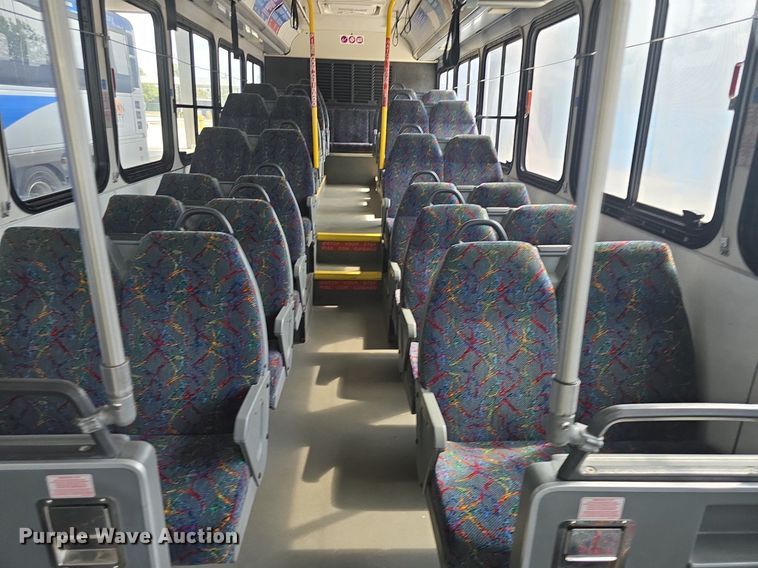 image for item DQ4560 2006 Gillig  G29D102N4 transit bus