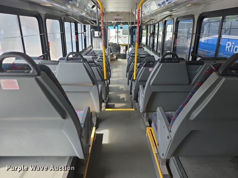 image for item DQ4560 2006 Gillig  G29D102N4 transit bus