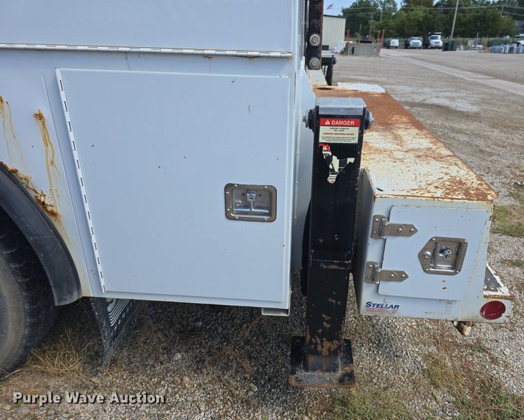 image for item DQ4562 2002 Chevrolet C6500 utility / service truck