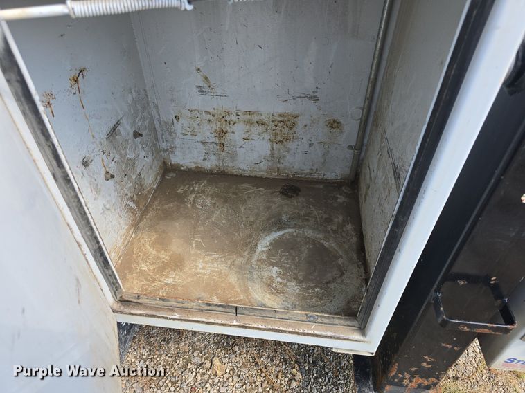 image for item DQ4562 2002 Chevrolet C6500 utility / service truck