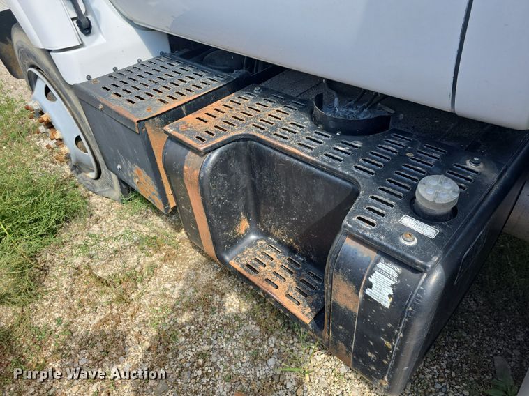 image for item DQ4562 2002 Chevrolet C6500 utility / service truck