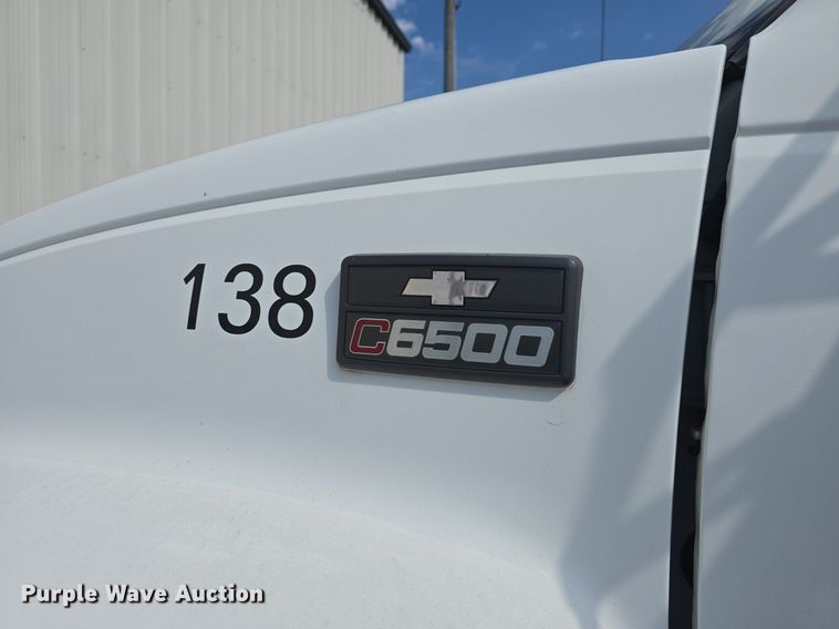 image for item DQ4562 2002 Chevrolet C6500 utility / service truck