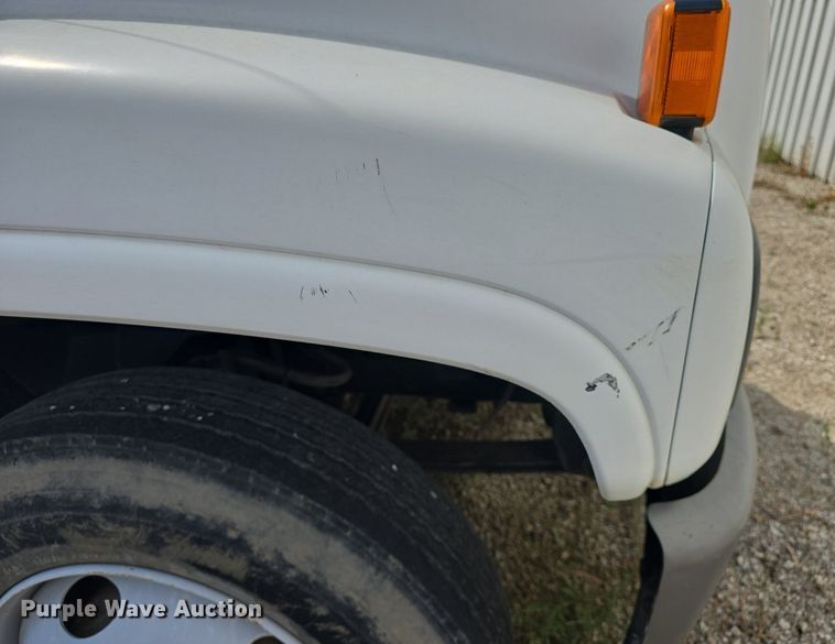 image for item DQ4562 2002 Chevrolet C6500 utility / service truck