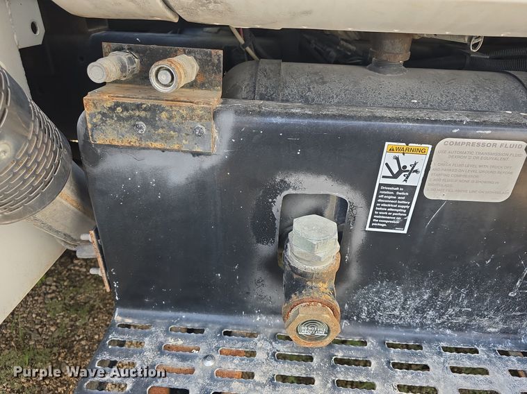 image for item DQ4562 2002 Chevrolet C6500 utility / service truck