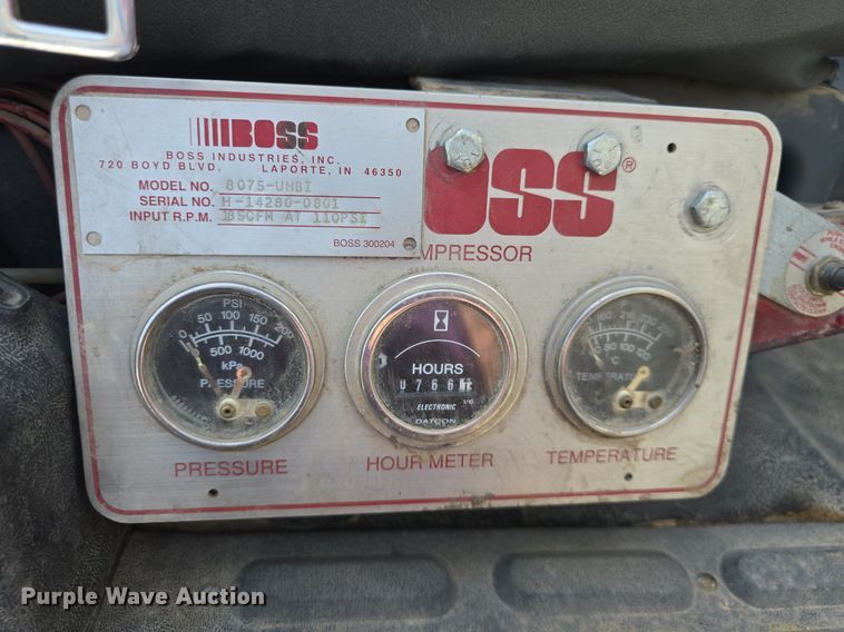 image for item DQ4562 2002 Chevrolet C6500 utility / service truck