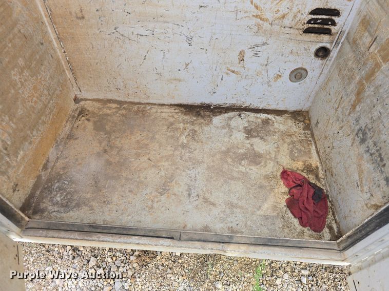 image for item DQ4562 2002 Chevrolet C6500 utility / service truck