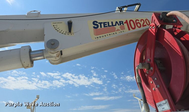 image for item DQ4562 2002 Chevrolet C6500 utility / service truck