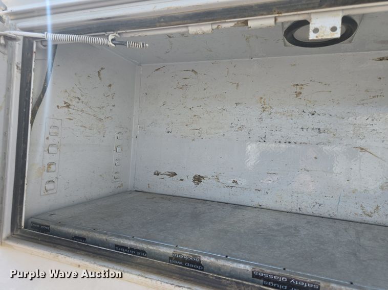 image for item DQ4562 2002 Chevrolet C6500 utility / service truck