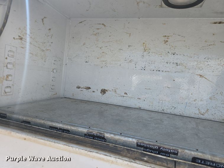 image for item DQ4562 2002 Chevrolet C6500 utility / service truck