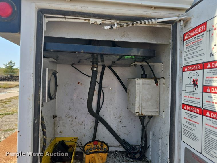 image for item DQ4562 2002 Chevrolet C6500 utility / service truck