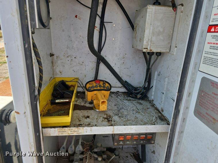 image for item DQ4562 2002 Chevrolet C6500 utility / service truck