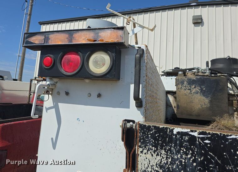 image for item DQ4562 2002 Chevrolet C6500 utility / service truck