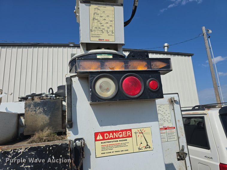 image for item DQ4562 2002 Chevrolet C6500 utility / service truck