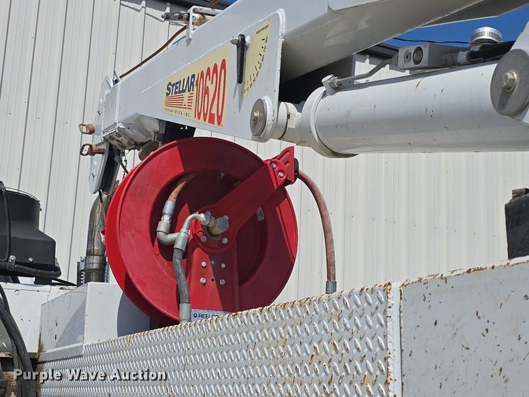 image for item DQ4562 2002 Chevrolet C6500 utility / service truck