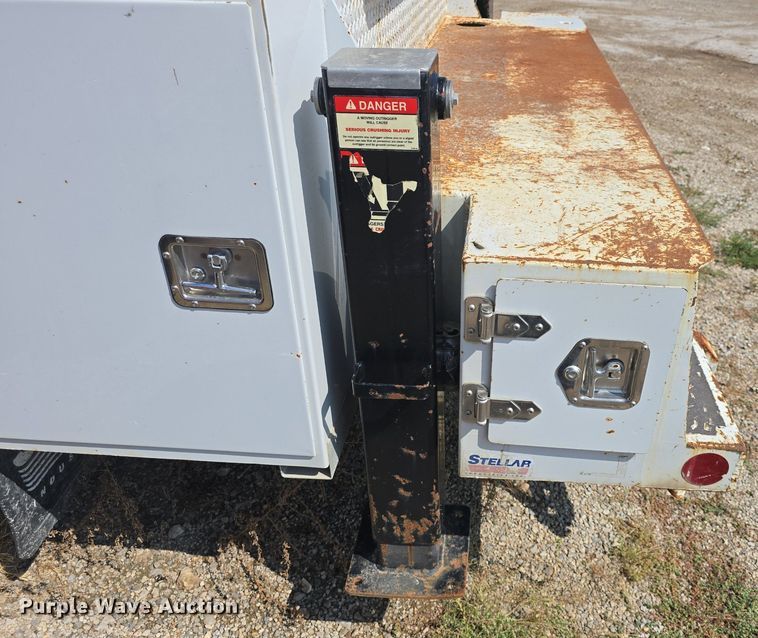 image for item DQ4562 2002 Chevrolet C6500 utility / service truck