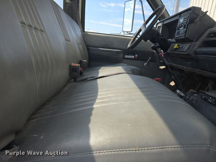 image for item DQ4562 2002 Chevrolet C6500 utility / service truck