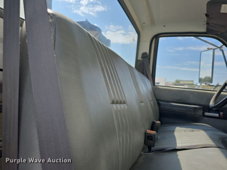 image for item DQ4562 2002 Chevrolet C6500 utility / service truck