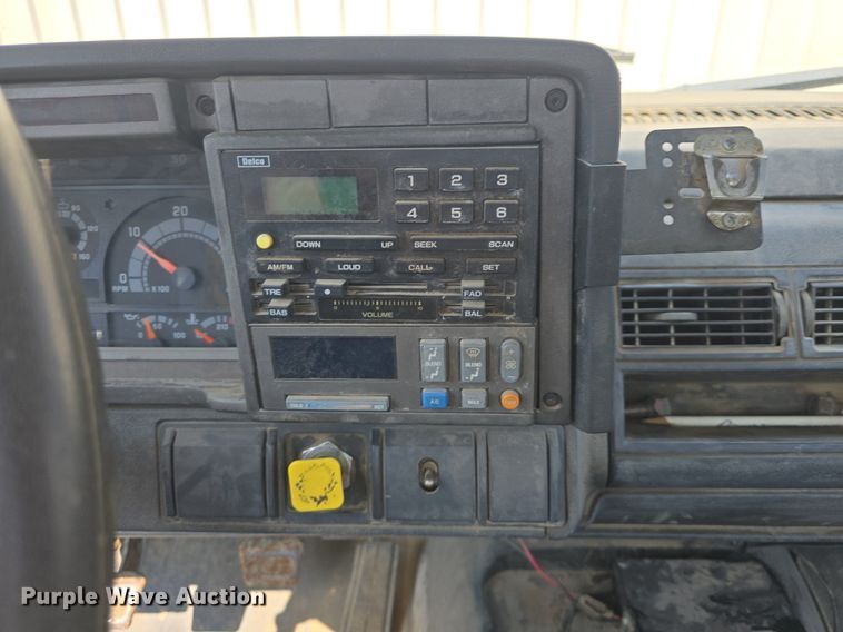 image for item DQ4562 2002 Chevrolet C6500 utility / service truck