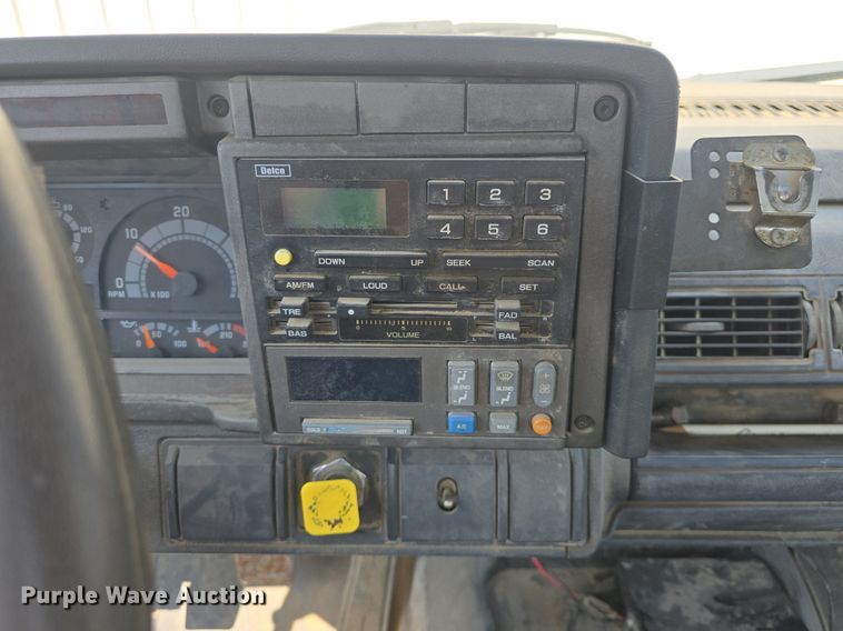 image for item DQ4562 2002 Chevrolet C6500 utility / service truck