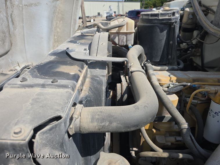 image for item DQ4562 2002 Chevrolet C6500 utility / service truck