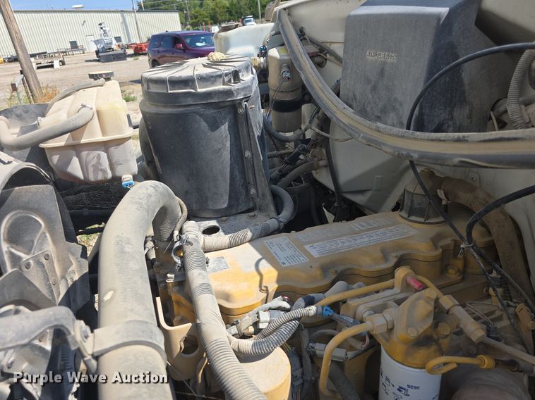 image for item DQ4562 2002 Chevrolet C6500 utility / service truck