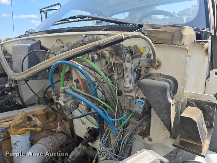 image for item DQ4562 2002 Chevrolet C6500 utility / service truck