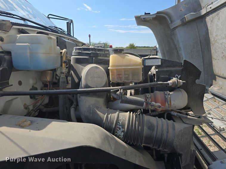 image for item DQ4562 2002 Chevrolet C6500 utility / service truck