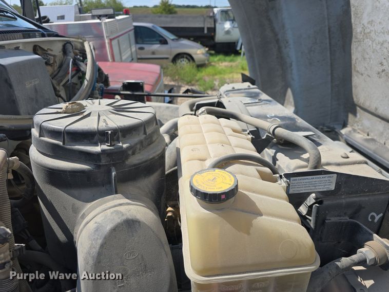 image for item DQ4562 2002 Chevrolet C6500 utility / service truck