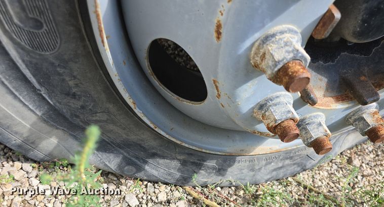 image for item DQ4562 2002 Chevrolet C6500 utility / service truck