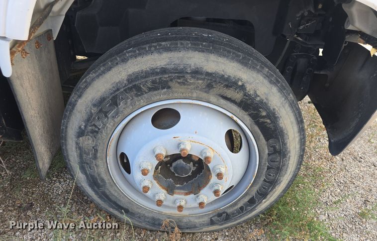 image for item DQ4562 2002 Chevrolet C6500 utility / service truck