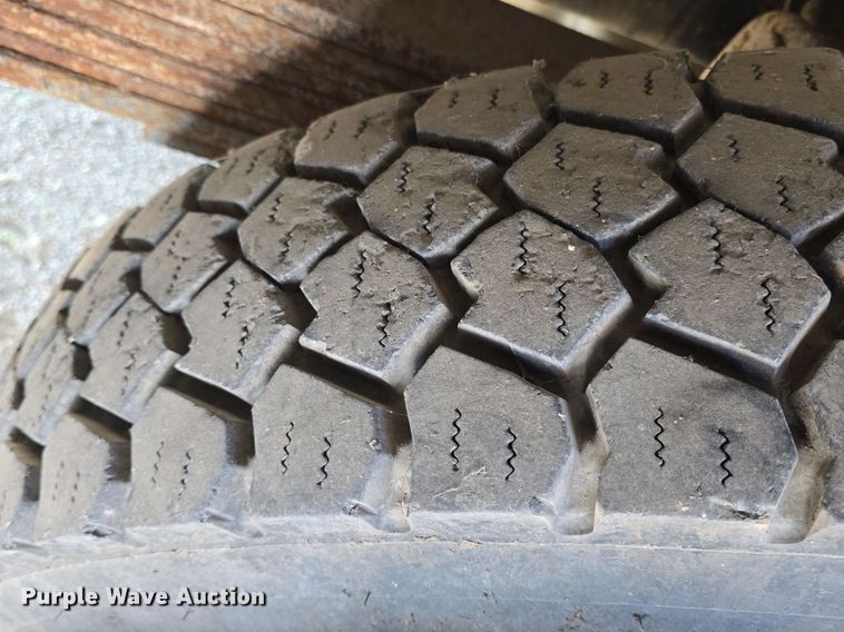 image for item DQ4562 2002 Chevrolet C6500 utility / service truck