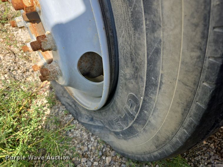 image for item DQ4562 2002 Chevrolet C6500 utility / service truck