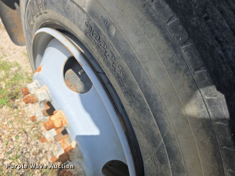 image for item DQ4562 2002 Chevrolet C6500 utility / service truck