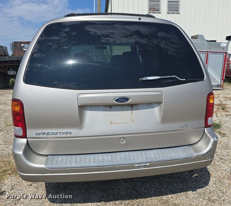 image for item DQ4567 2002 Ford Windstar LX SUV