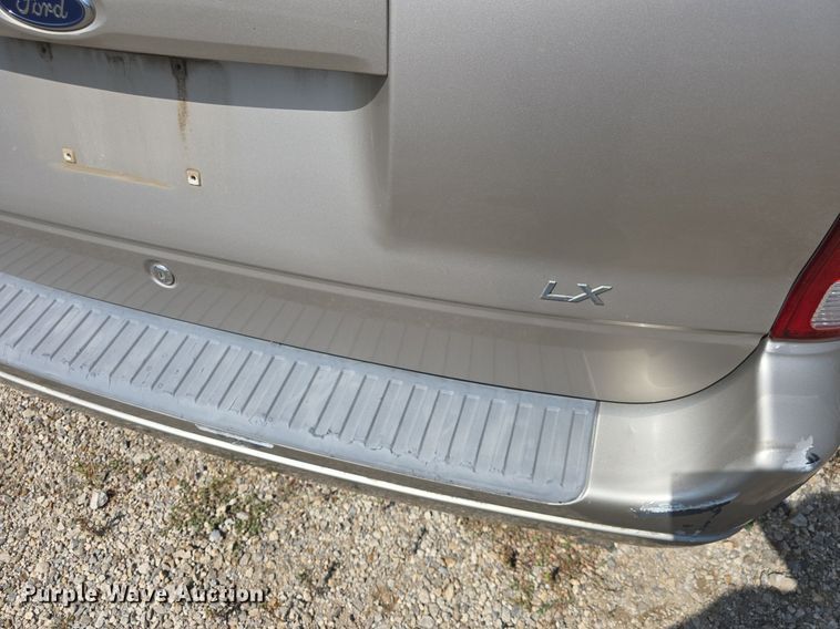 image for item DQ4567 2002 Ford Windstar LX SUV