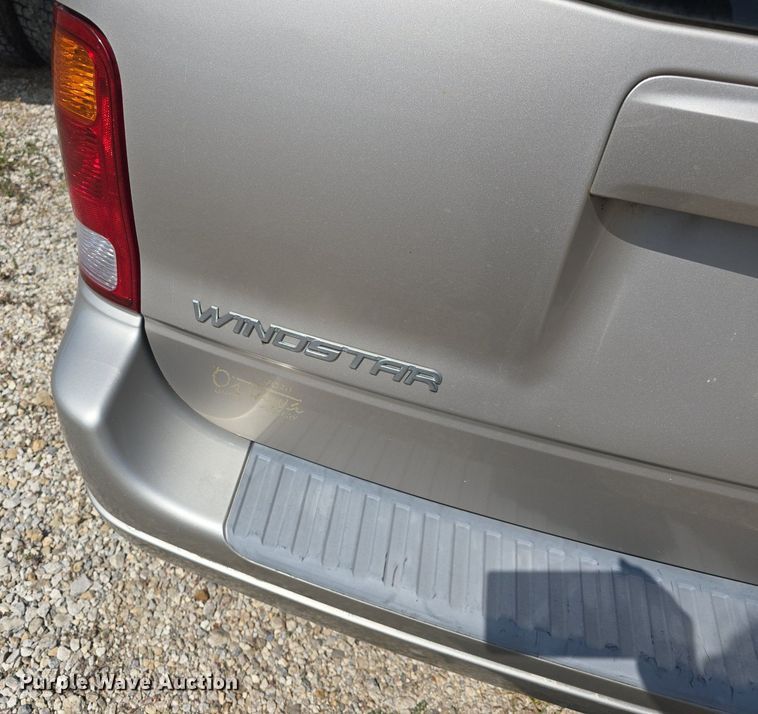 image for item DQ4567 2002 Ford Windstar LX SUV