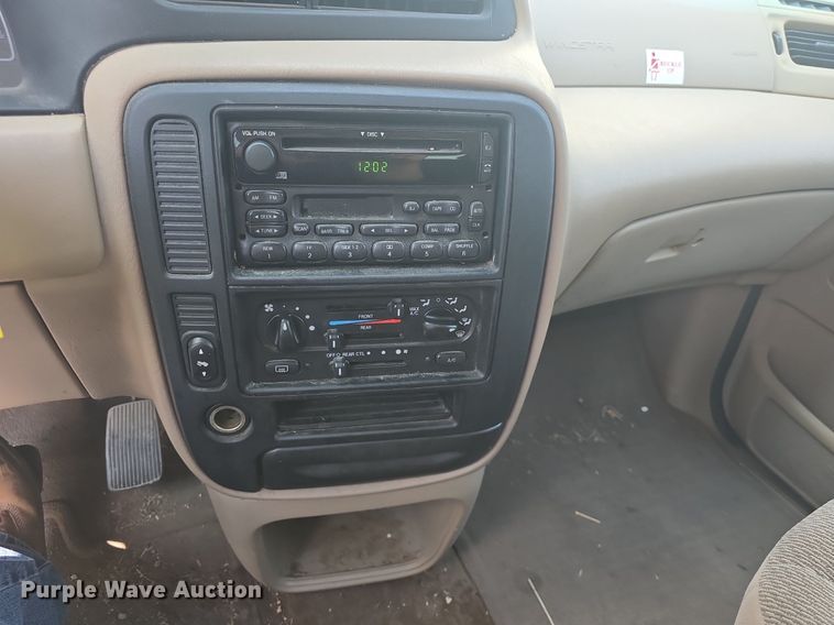 image for item DQ4567 2002 Ford Windstar LX SUV