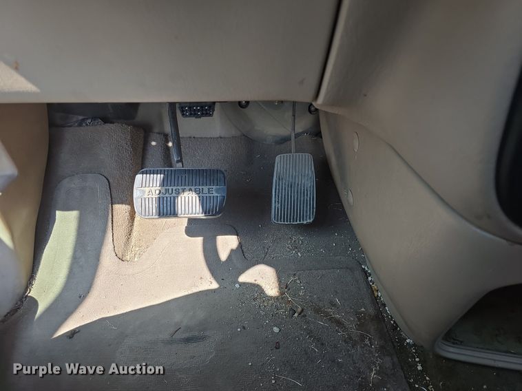 image for item DQ4567 2002 Ford Windstar LX SUV