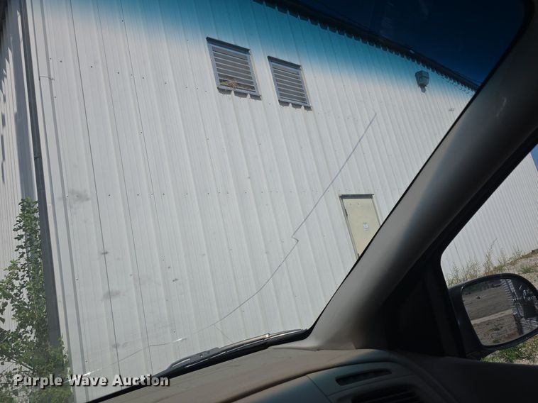 image for item DQ4567 2002 Ford Windstar LX SUV