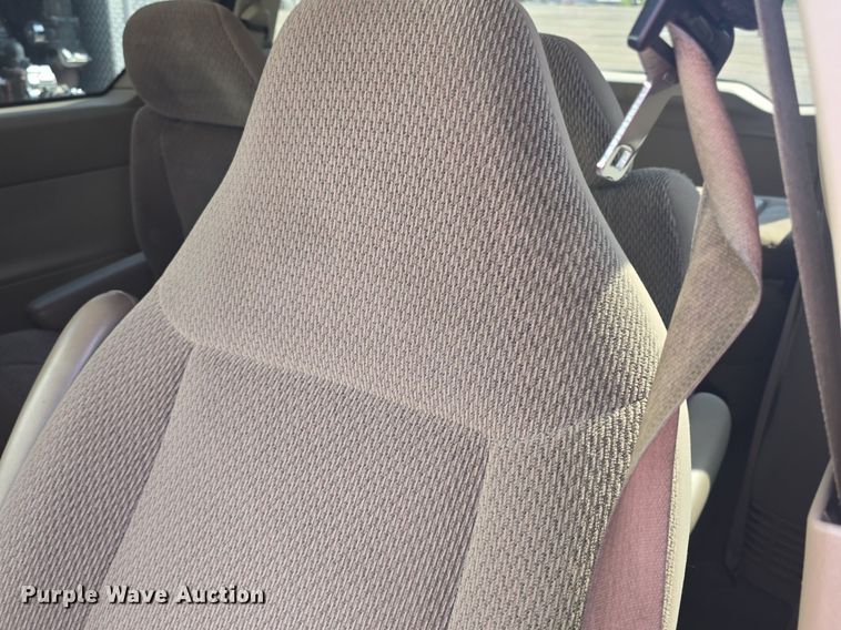 image for item DQ4567 2002 Ford Windstar LX SUV