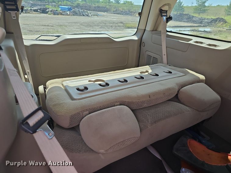 image for item DQ4567 2002 Ford Windstar LX SUV