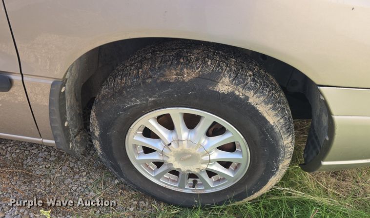 image for item DQ4567 2002 Ford Windstar LX SUV