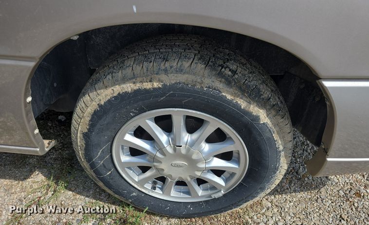 image for item DQ4567 2002 Ford Windstar LX SUV