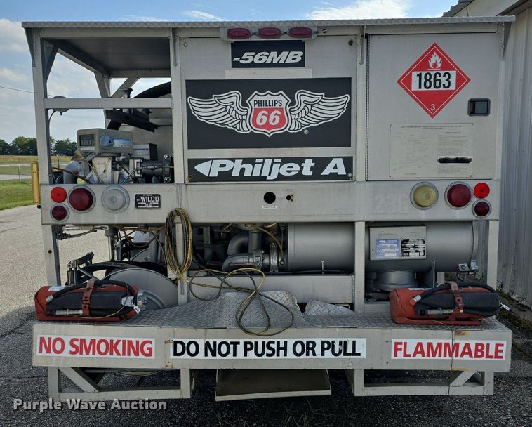 image for item DQ4572 1986 Ford F700 fuel truck