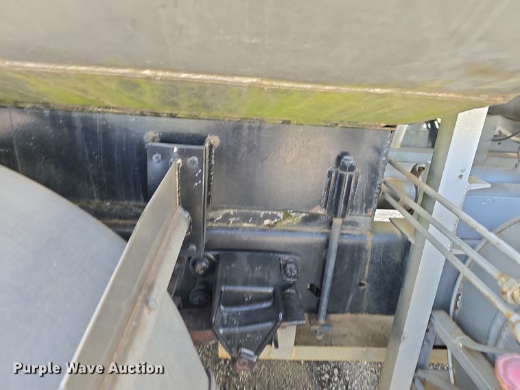 image for item DQ4572 1986 Ford F700 fuel truck